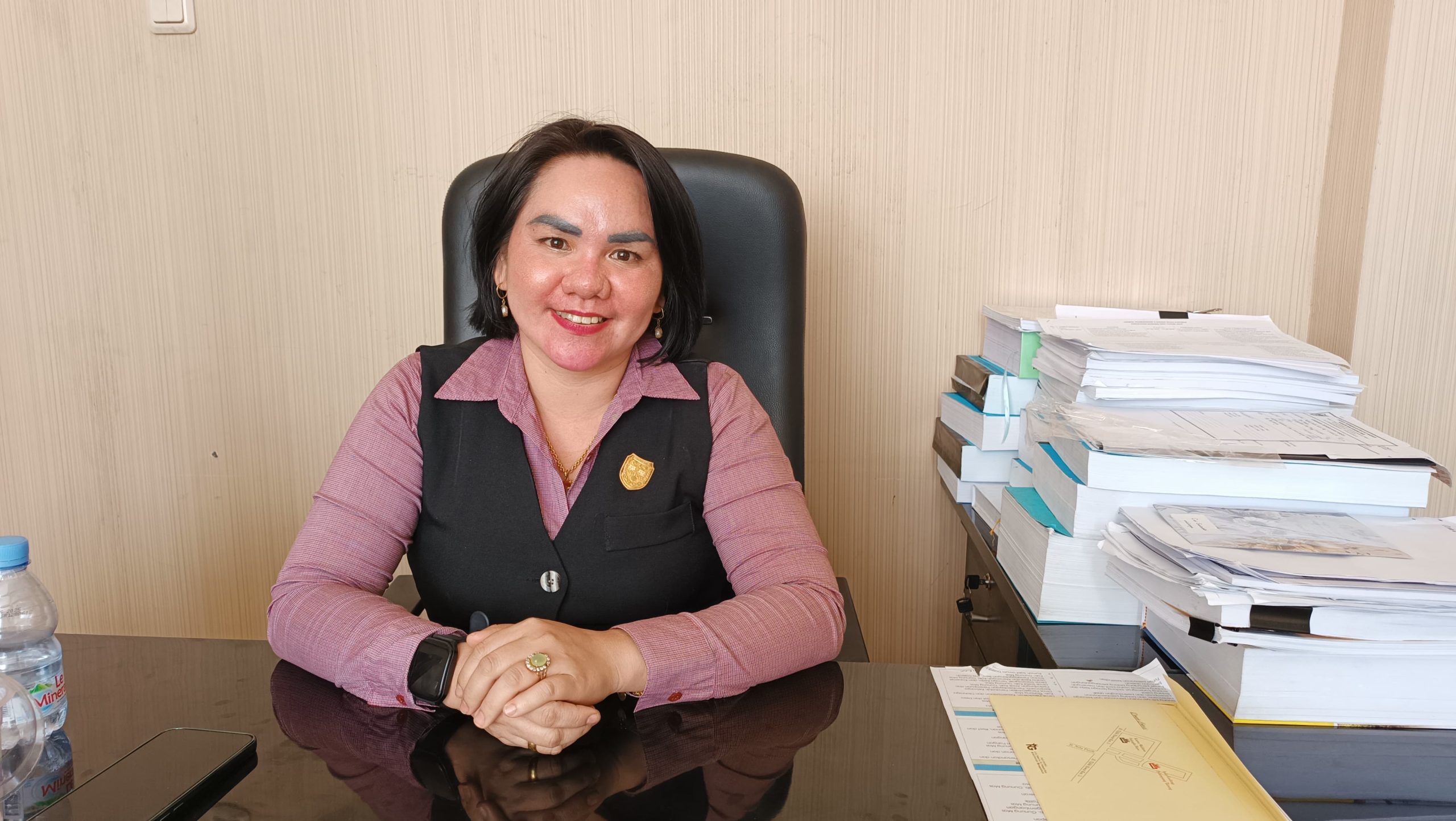 FOTO : Anggota DPRD Kabupaten Gunung Mas Cici Susilawati