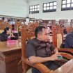 PARIPURNA DPRD : Anggota DPRD Kabupaten Gumas Evandi (ujung kiri) ketika menghadiri rapat paripurna DPRD setempat, belum lama ini.