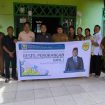 BERSAMA : Anggota DPRD Kabupaten Gumas Hermanto (lima dari kiri) bersama warga, usai pelaksanaan reses perorangan di Desa Tumbang Manyangan, Kecamatan Kurun, pekan lalu.