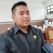 WAWANCARA : Anggota DPRD Kabupaten Gumas Indra H Kiaji ketika diwawancarai awak media, usai pelaksanaan rapat paripurna, pekan lalu.