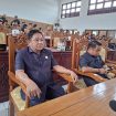 PARIPURNA : Juru Bicara Banggar DPRD Kabupaten Gumas Charles Frengki (ujung kiri) saat menghadiri rapat paripurna DPRD setempat, pekan lalu.