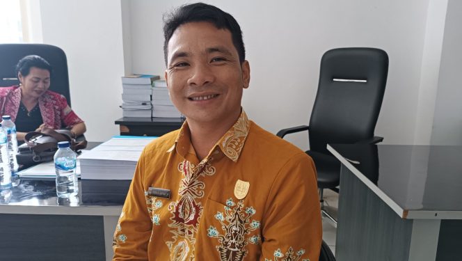 
					FOTO : Anggota DPRD Kabupaten Gunung Mas Herda