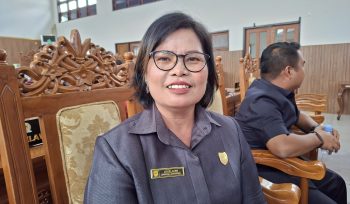 FOTO : Anggota DPRD Kabupaten Gunung Mas Lelie