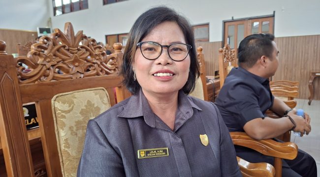 FOTO : Anggota DPRD Kabupaten Gunung Mas Lelie