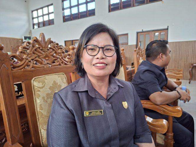 
					FOTO : Anggota DPRD Kabupaten Gunung Mas Lelie