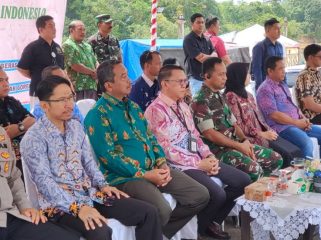 HADIRI : Sekda Gumas Richard (empat dari kiri) dan forkopimda, ketika menghadiri kegiatan gerakan pangan murah, di Taman Kota Kuala Kurun, Sabtu, 30 Agustus 2025