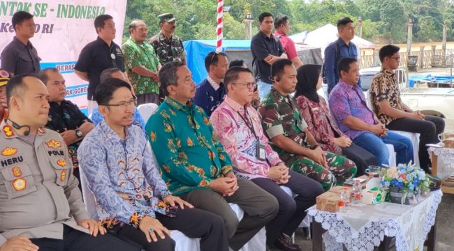 HADIRI : Sekda Gumas Richard (empat dari kiri) dan forkopimda, ketika menghadiri kegiatan gerakan pangan murah, di Taman Kota Kuala Kurun, Sabtu, 30 Agustus 2025