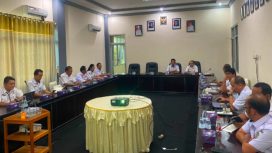 FOTO : Suasana pertemuan Tim Inspektorat Provinsi Kalteng bersama Tim Replikasi Katingan saat melaksanakan Monev.