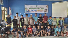 FOTO : Suasana foto bersama Ketua HPPD bersama kepala desa, orang tua tua peserta sunatan massal.
