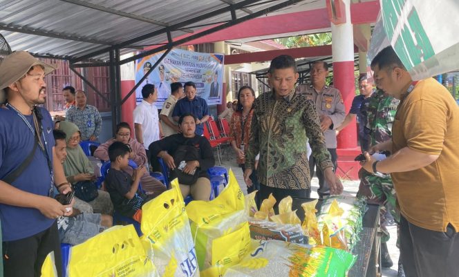 
					FOTO : Wabup Firdaus saat pelaksanaan GPM di halaman kantor Camat Katingan Hilir.