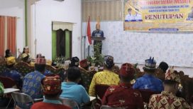 FOTO : Wabup Katingan Firdaus, menyampaikan pidato pada penutupan Musda MDAHK di aula losmen citra katingan.