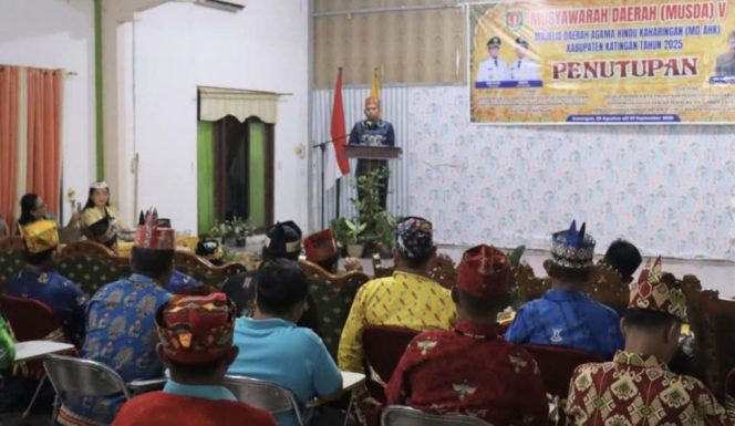 
					FOTO : Wabup Katingan Firdaus, menyampaikan pidato pada penutupan Musda MDAHK di aula losmen citra katingan.