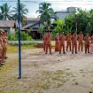 FOTO : Mannuel Aldyan, Lurah Kasongan Baru saat pimpin apel pagi di halaman Kantor Camat Katingan Hilir.
