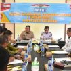 FOTO : Saiful, saat pimpin rapat Forkopimda, di rumah jabatan Bupati setempat.