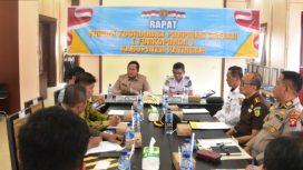 FOTO : Saiful, saat pimpin rapat Forkopimda, di rumah jabatan Bupati setempat.