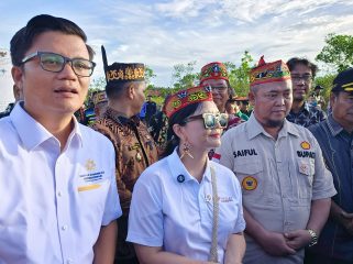 FOTO : Wamen Prof. Stella Christie, saat melakukan peninjauan empat lokasi pilihan pembangunan sekolah unggulan garuda.