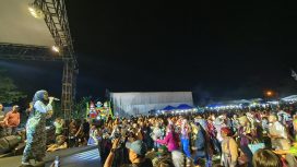 FOTO : Suasana Hiburan dengan lomba Cosplay Jadoel di Kota Kasongan.