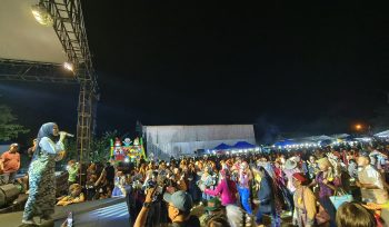 FOTO : Suasana Hiburan dengan lomba Cosplay Jadoel di Kota Kasongan.