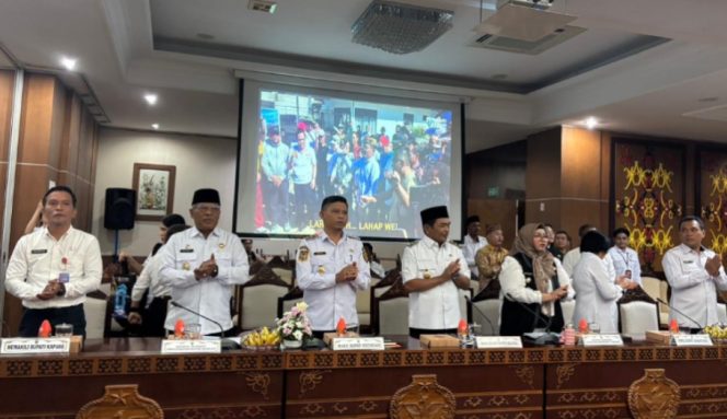
					FOTO : Wabup Firdaus turut hadir pada rapat RUPS Tahunan Tahun Buku 2024 PT Jamkrida Kalteng.