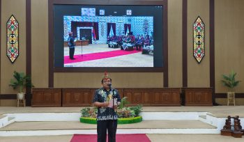 FOTO : Asisten I Setda Katingan saat hadiri kegiatan pelantikan pengurus YJI Kabupaten Katingan, di ruang rapat Paripurna DPRD.