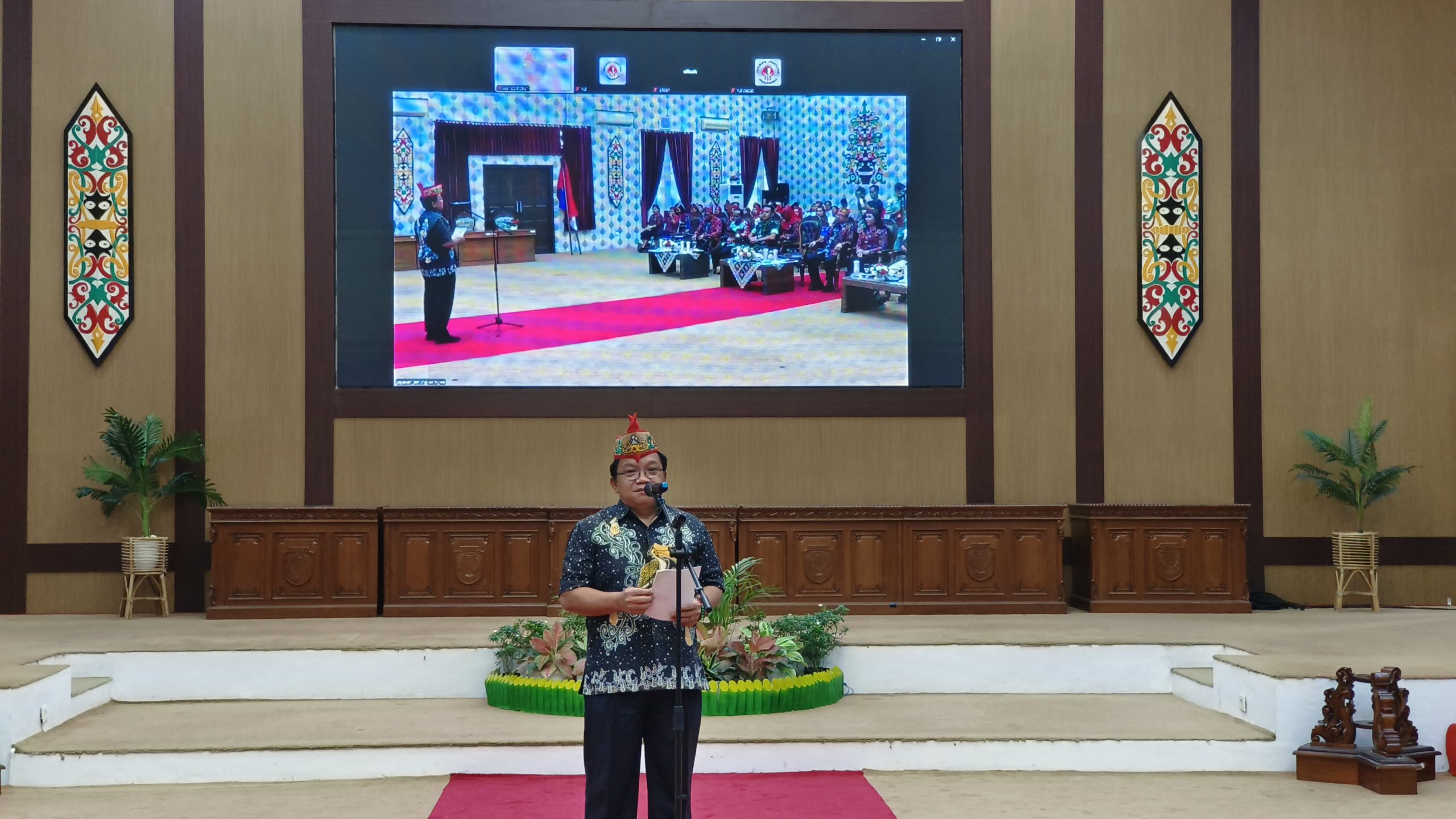 FOTO : Asisten I Setda Katingan saat hadiri kegiatan pelantikan pengurus YJI Kabupaten Katingan, di ruang rapat Paripurna DPRD.