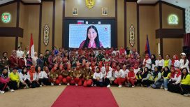FOTO : Pengurus YJI Cabang Katingan dan Asisten I Setda Katingan foto bersama dengan Ketua Umum YJI Annisa Pohan secara daring.