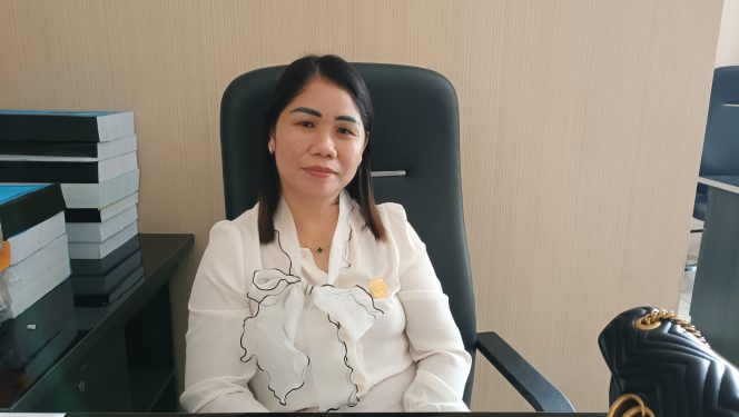 
					FOTO : Anggota DPRD Kabupaten Gunung Mas Karolina