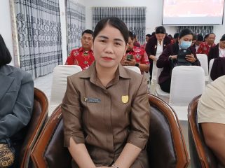 FOTO : Anggota DPRD Kabupaten Gunung Mas Karolina