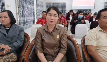 FOTO : Anggota DPRD Kabupaten Gunung Mas Karolina