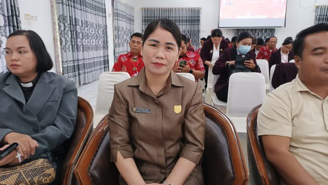 
					FOTO : Anggota DPRD Kabupaten Gunung Mas Karolina