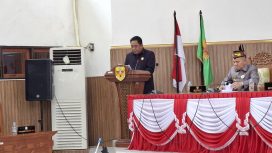 SAMPAIKAN LAPORAN : Juru Bicara Banggar DPRD Kabupaten Gumas Charles Frengki menyampaikan laporan terhadap Raperda Perubahan APBD tahun 2025, pada rapat paripurna 4 masa persidangan I Tahun sidang 2025, Kamis, 4 September 2025