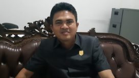 FOTO : Ketua DPRD Kabupaten Gunung Mas Binartha