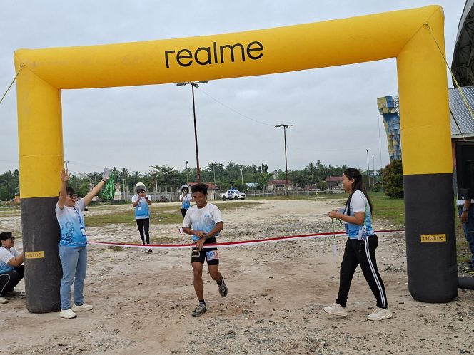 
					FINIS : Para peserta fun run 3K ketika menyentuh garis finis, Sabtu, 30 Agustus 2025 lalu.