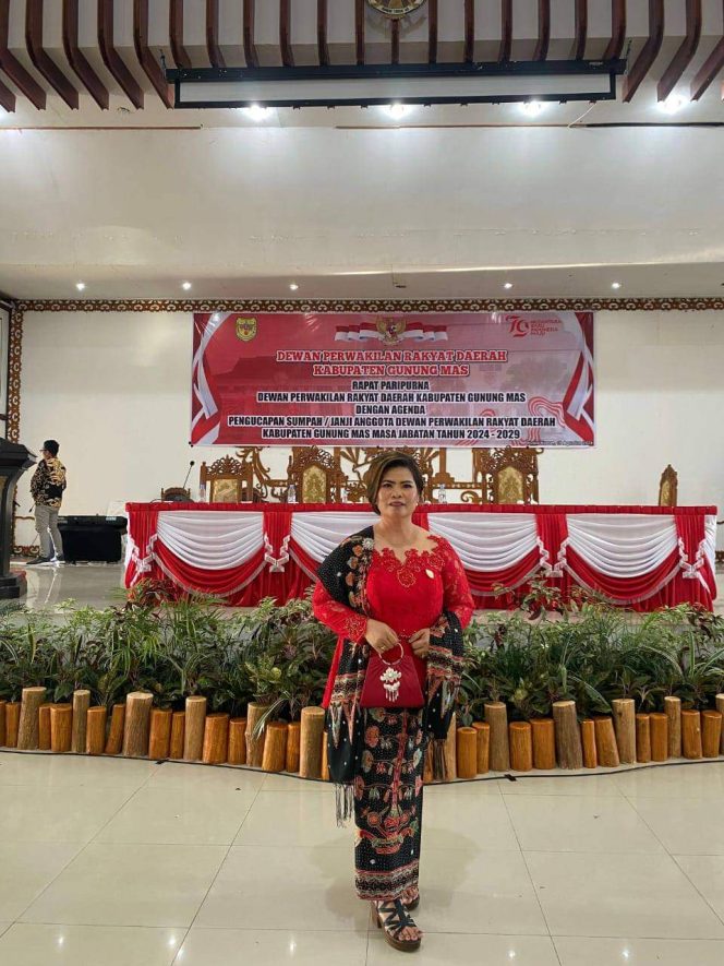 
					FOTO : Anggota DPRD Kabupaten Gunung Mas Lelie