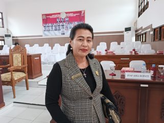 FOTO : Anggota DPRD Kabupaten Gunung Mas Rayaniatie Djangkan