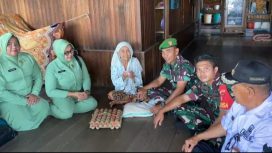 FOTO : Suasana saat Koramil 1019-01/Katingan Kuala melaksanakan kegiatan sosial dengan menyalurkan bantuan sembako kepada para lansia.