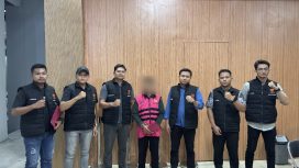 FOTO : Kejari Katingan saat melakukan penahanaan terhadap BI.