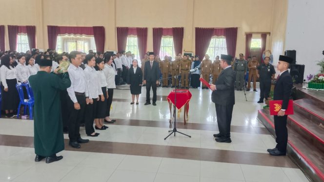 
					FOTO : Suasana Bupati Katingan saat pelantikan PPPK di Gedung Salawah Kasongan.