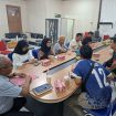 RAPAT : Suasana rapat pengurus PTMSI Kabupaten Gumas, di aula kantor KONI setempat, Rabu, 15 Oktober 2025 malam.