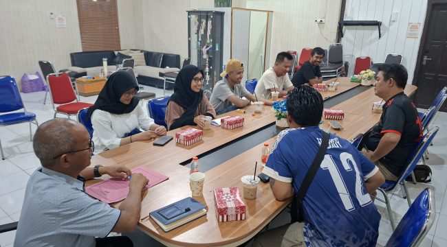 RAPAT : Suasana rapat pengurus PTMSI Kabupaten Gumas, di aula kantor KONI setempat, Rabu, 15 Oktober 2025 malam.