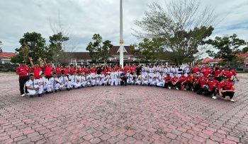 FOTO BERSAMA : Kontingen HSP dan IBAB dari Kabupaten Gumas ketika berfoto bersama di Kabupaten Sukamara, Minggu (26/10/2025).