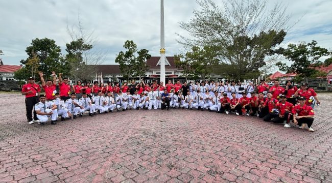 FOTO BERSAMA : Kontingen HSP dan IBAB dari Kabupaten Gumas ketika berfoto bersama di Kabupaten Sukamara, Minggu (26/10/2025).