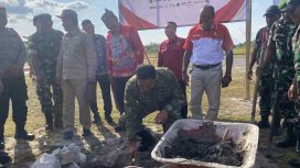 FOTO : Dandim 1019 Katingan dan jajaran ikut pada kegiatan peletakan batu pertama pembangunan Koperasi Desa/Kelurahan Merah Putih di Desa Hampalit.