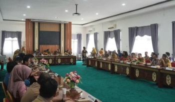 FOTO : Suasana Sekretaris Kesbangpol Katingan dan jajaran mengikuti kegiatan rapat koordinasi FKDM Kesbangpol Provinsi Kalteng.
