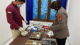 UJI : Tim Sidokkes Polres Gumas ketika melakukan uji organoleptik lengkap terhadap porsi MBG, Kamis, 6 November 2025.