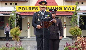 IRUP : Kapolres Gumas AKBP Heru Eko Wibowo, S.I.K, M.H, menjadi irup pada upacara peringatan hari pahlawan ke-80 tahun 2025, di Lapangan Apel Tantya Sudhirajati Mapolres Gumas, Senin, 10 November 2025.