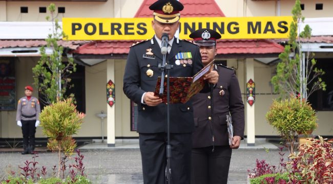 IRUP : Kapolres Gumas AKBP Heru Eko Wibowo, S.I.K, M.H, menjadi irup pada upacara peringatan hari pahlawan ke-80 tahun 2025, di Lapangan Apel Tantya Sudhirajati Mapolres Gumas, Senin, 10 November 2025.