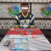 AMANKAN : Diduga pelaku tindak pidana narkotika saat diamankan di Polres Gunung Mas, Rabu, 19 November 2025.