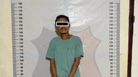 AMANKAN : Pelaku pembobol ruko di Tewah saat diamankan pihak kepolisian, Selasa, 25 November 2025.