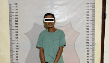 AMANKAN : Pelaku pembobol ruko di Tewah saat diamankan pihak kepolisian, Selasa, 25 November 2025.
